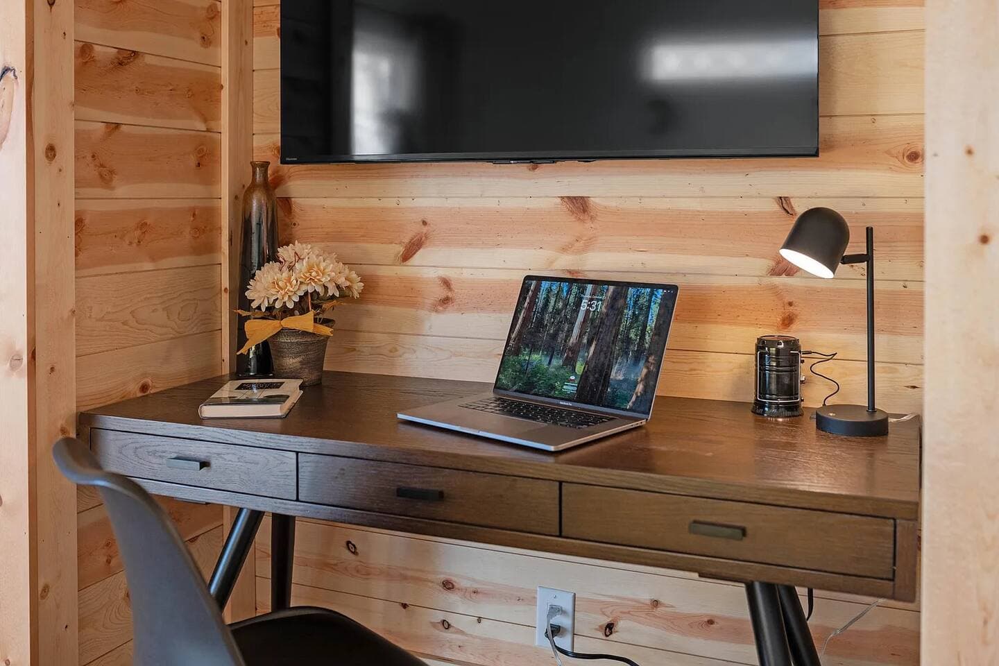 Skybox Cabin | Panoramic Gorge Views + Hot Tub — photo 71 of 100