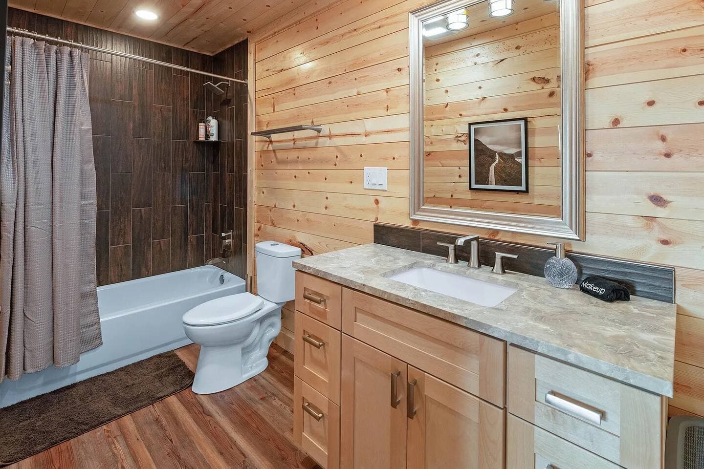 Skybox Cabin | Panoramic Gorge Views + Hot Tub — photo 78 of 100