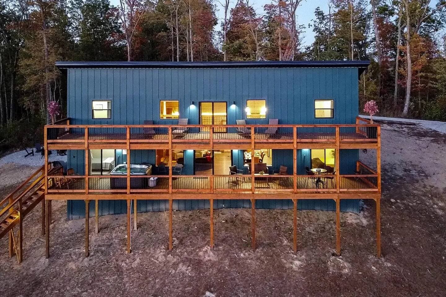 Skybox Cabin | Panoramic Gorge Views + Hot Tub — photo 4 of 100