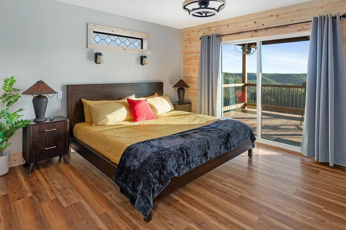 Skybox Cabin | Panoramic Gorge Views + Hot Tub — photo 19 of 100