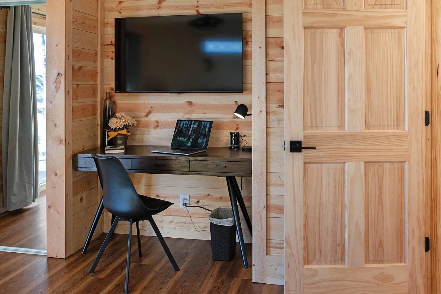 Skybox Cabin | Panoramic Gorge Views + Hot Tub — photo 60 of 100