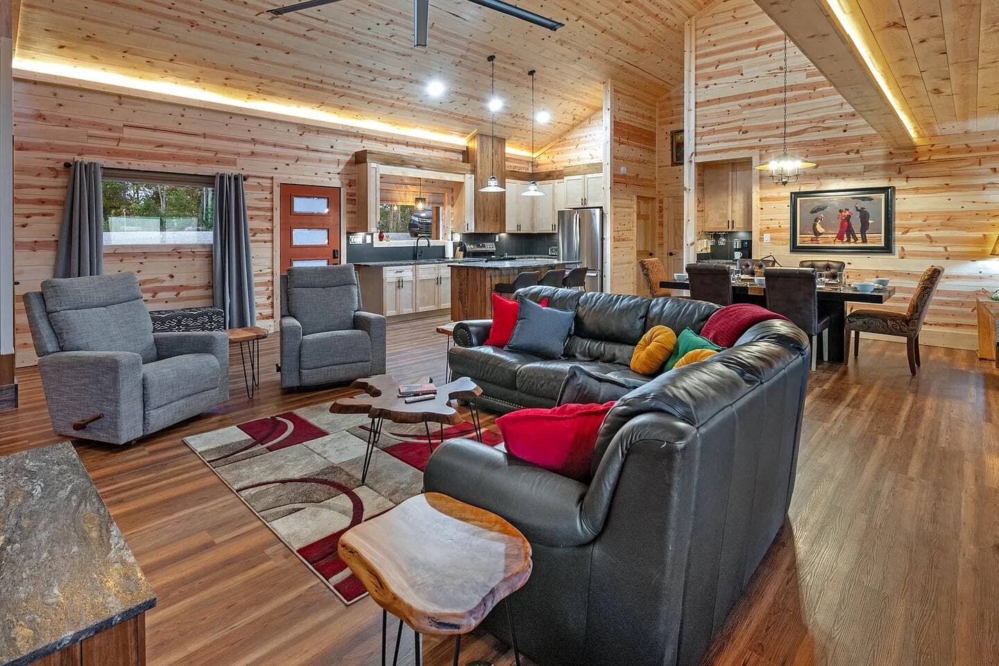 Skybox Cabin | Panoramic Gorge Views + Hot Tub — photo 100 of 100