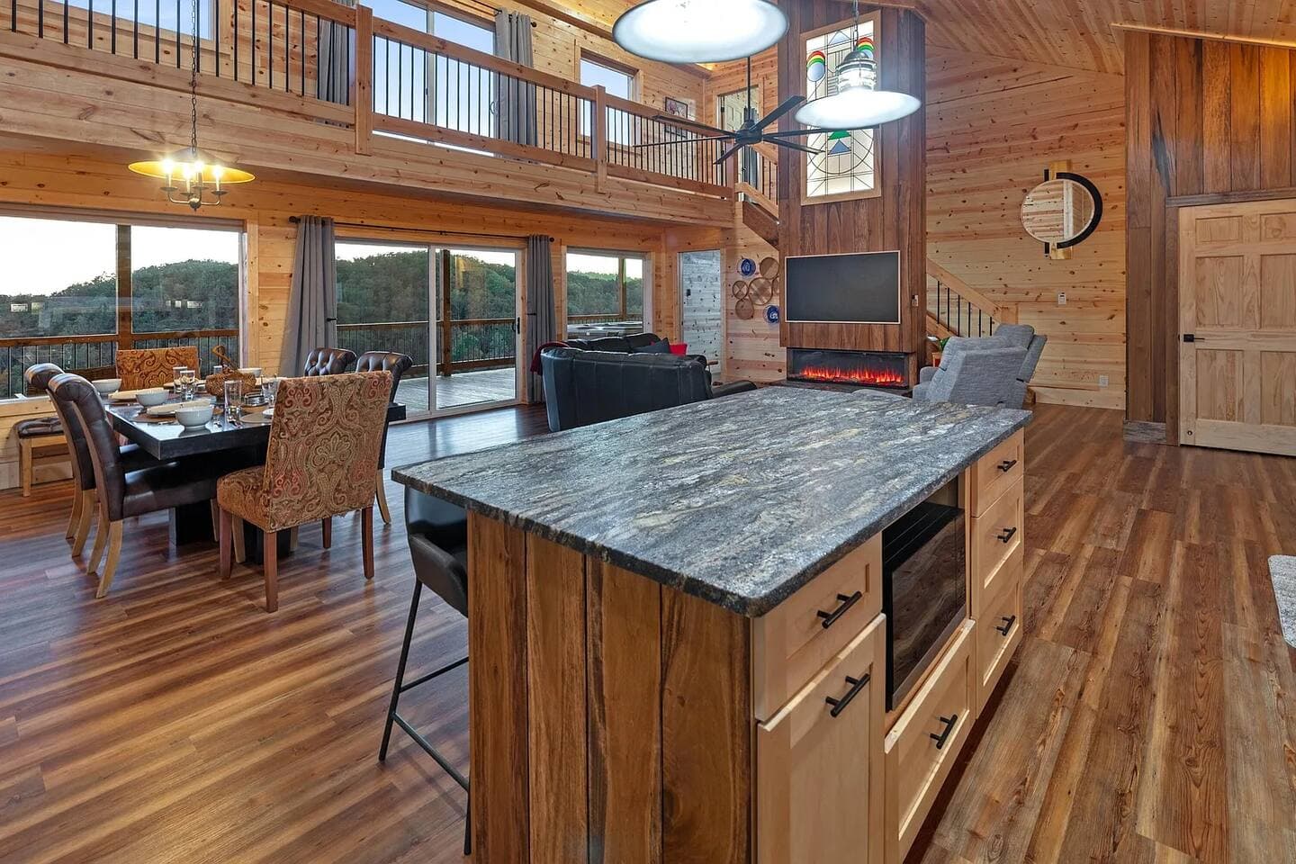 Skybox Cabin | Panoramic Gorge Views + Hot Tub — photo 73 of 100