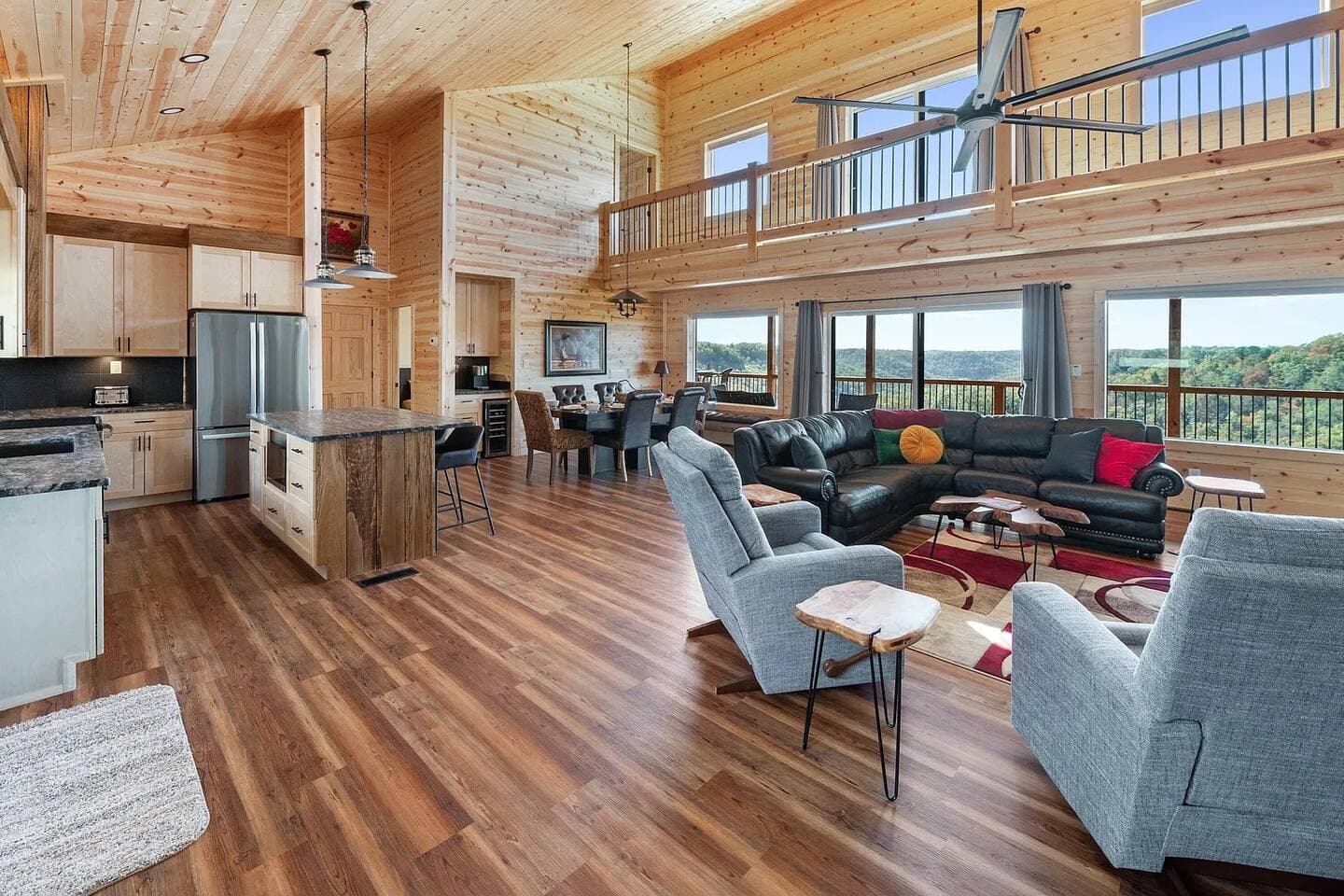 Skybox Cabin | Panoramic Gorge Views + Hot Tub — photo 5 of 100