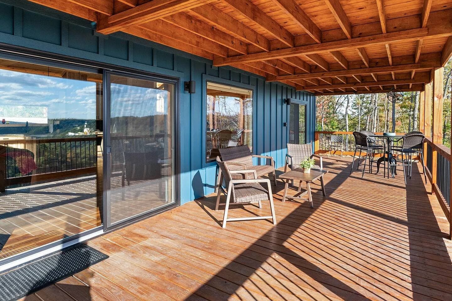 Skybox Cabin | Panoramic Gorge Views + Hot Tub — photo 48 of 100