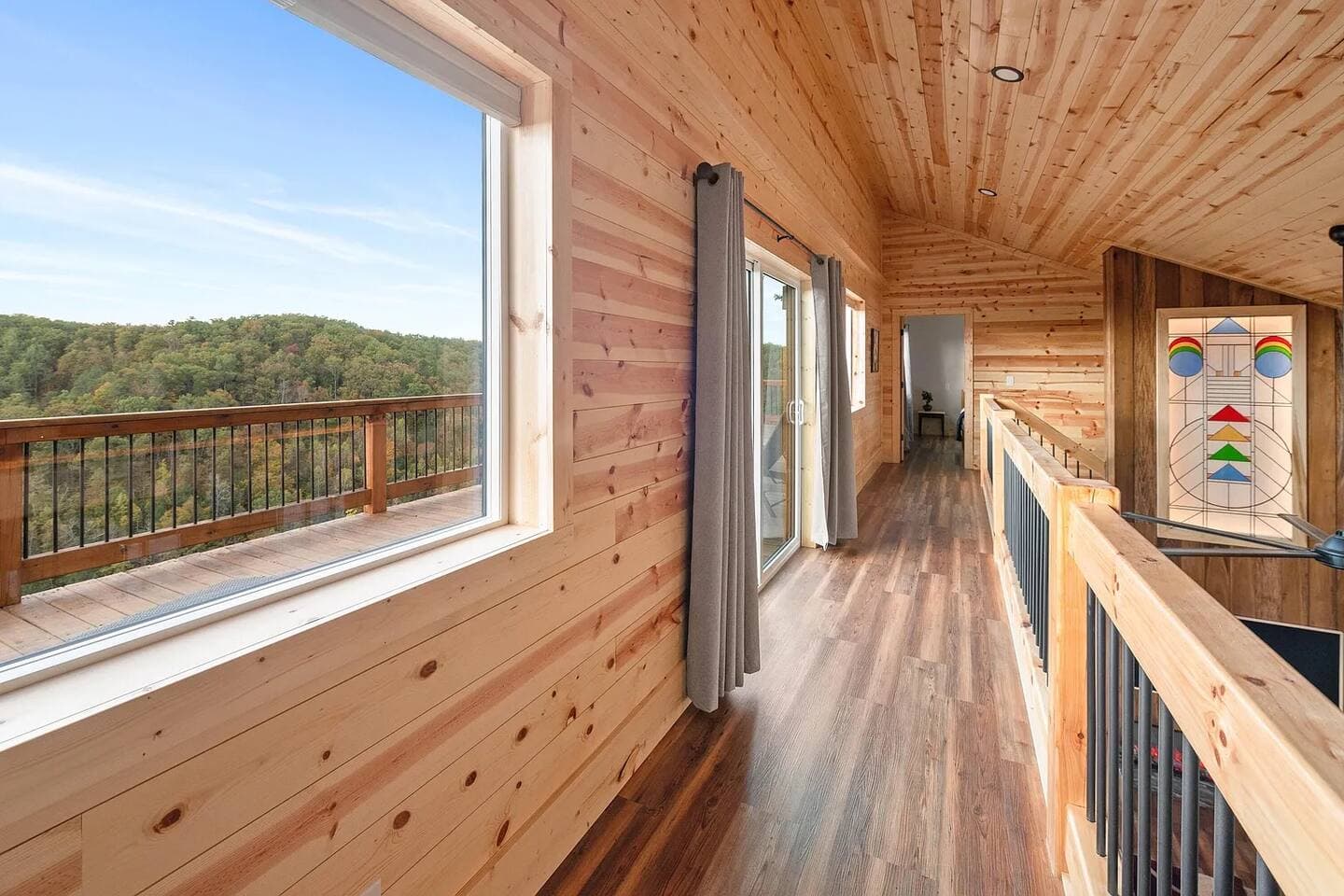 Skybox Cabin | Panoramic Gorge Views + Hot Tub — photo 38 of 100