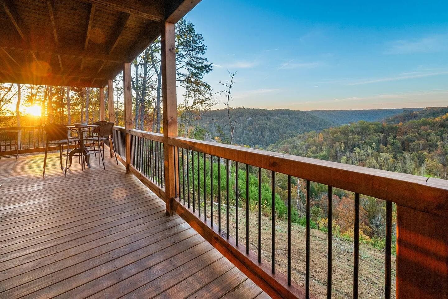 Skybox Cabin | Panoramic Gorge Views + Hot Tub — photo 46 of 100