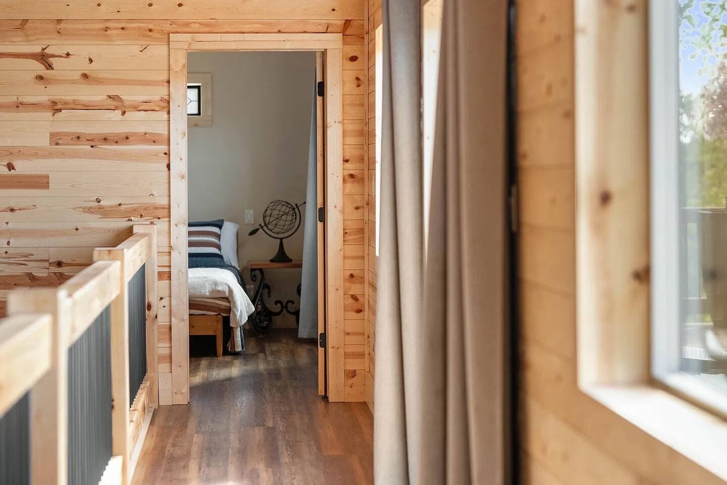 Skybox Cabin | Panoramic Gorge Views + Hot Tub — photo 22 of 100
