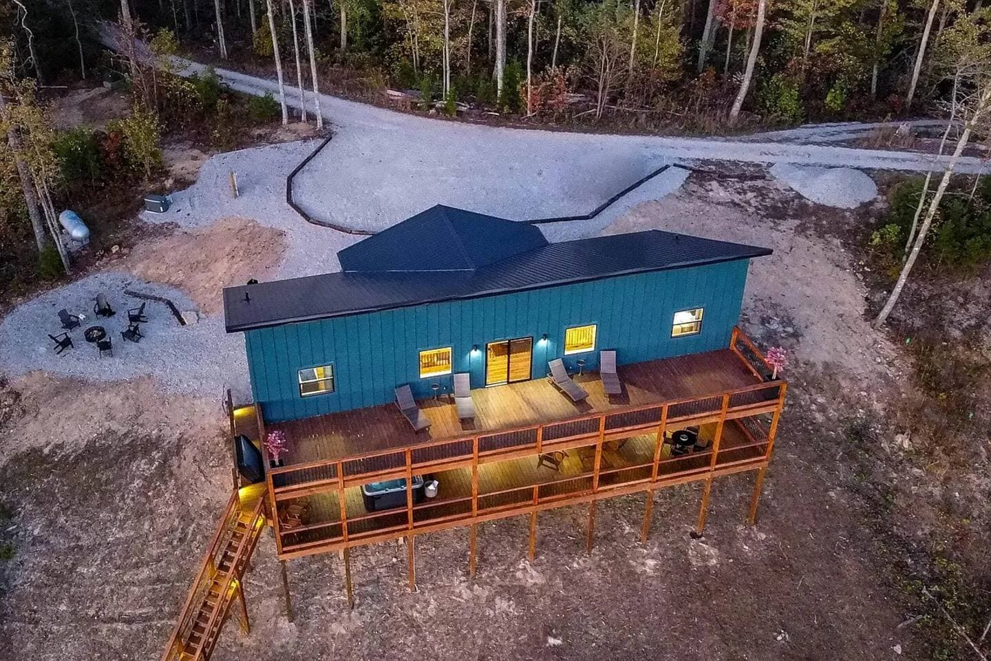 Skybox Cabin | Panoramic Gorge Views + Hot Tub — photo 68 of 100