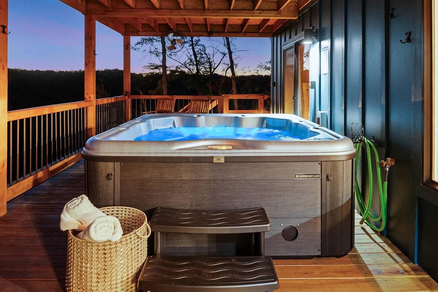 Skybox Cabin | Panoramic Gorge Views + Hot Tub — photo 53 of 100