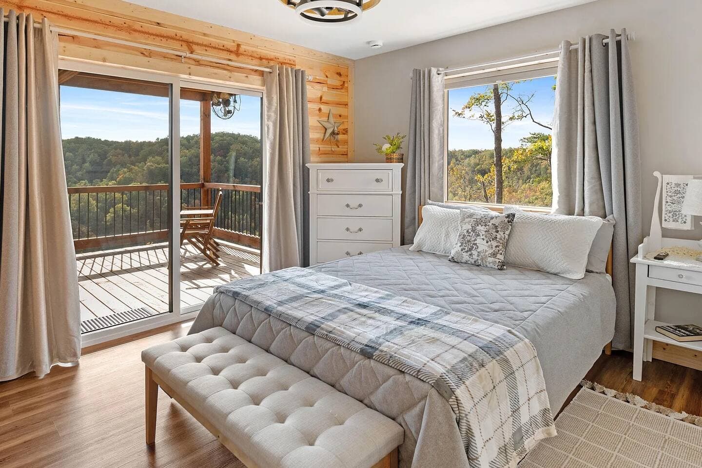 Skybox Cabin | Panoramic Gorge Views + Hot Tub — photo 70 of 100