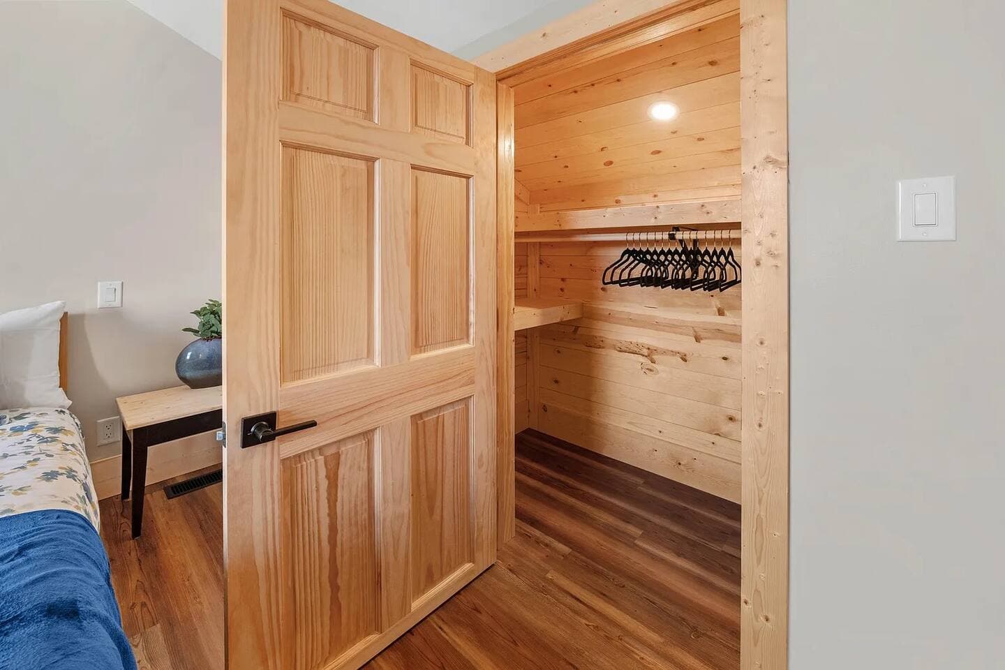 Skybox Cabin | Panoramic Gorge Views + Hot Tub — photo 84 of 100