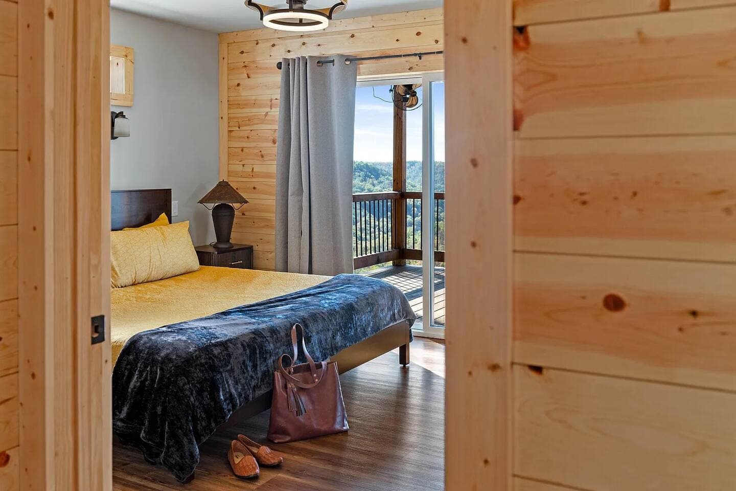 Skybox Cabin | Panoramic Gorge Views + Hot Tub — photo 96 of 100