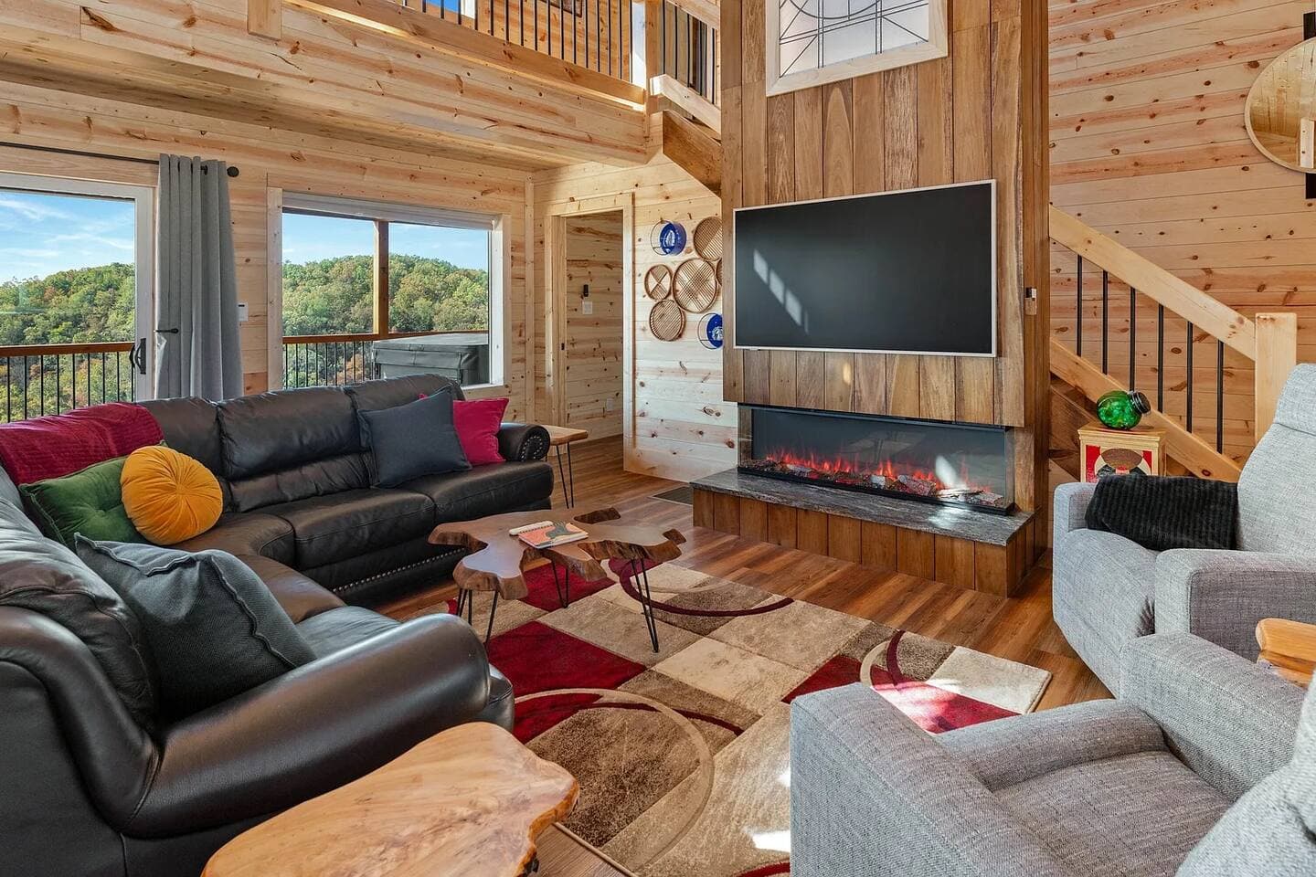 Skybox Cabin | Panoramic Gorge Views + Hot Tub — photo 32 of 100
