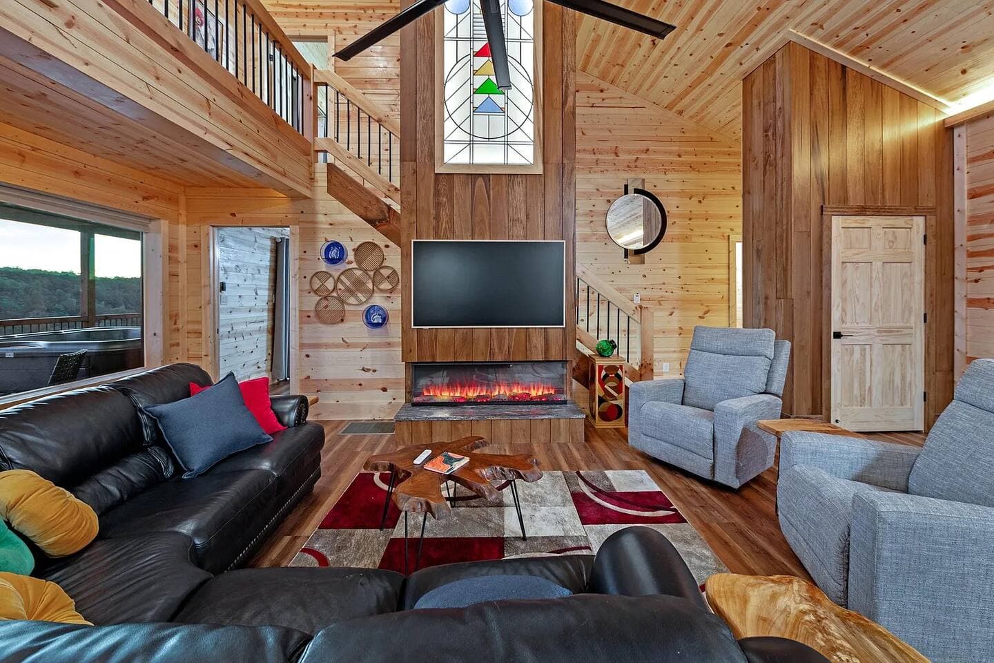 Skybox Cabin | Panoramic Gorge Views + Hot Tub — photo 33 of 100