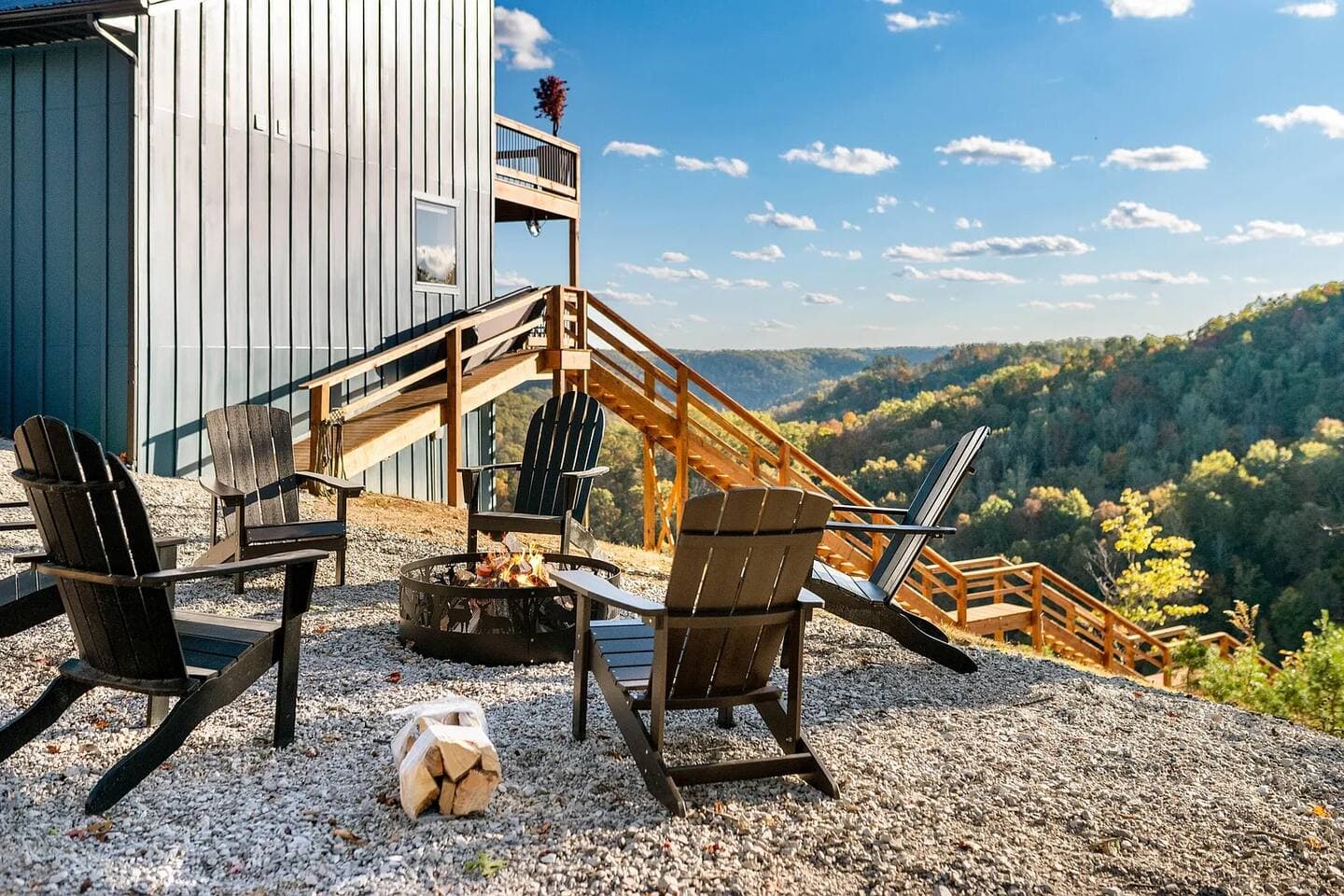 Skybox Cabin | Panoramic Gorge Views + Hot Tub — photo 1 of 100