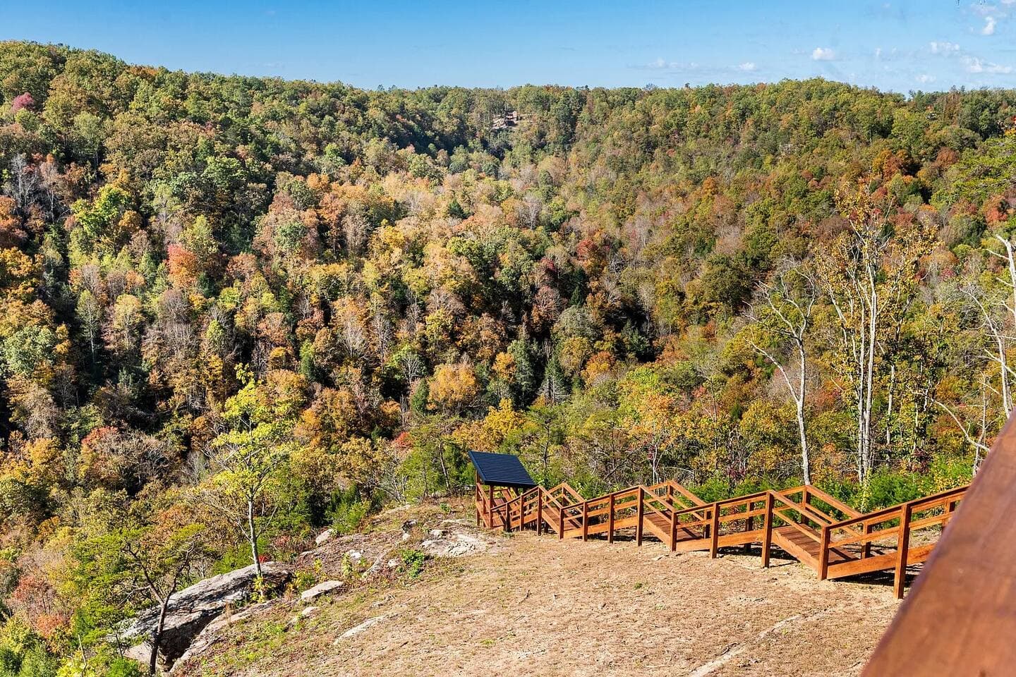 Skybox Cabin | Panoramic Gorge Views + Hot Tub — photo 27 of 100