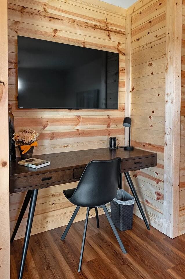 Skybox Cabin | Panoramic Gorge Views + Hot Tub — photo 8 of 100