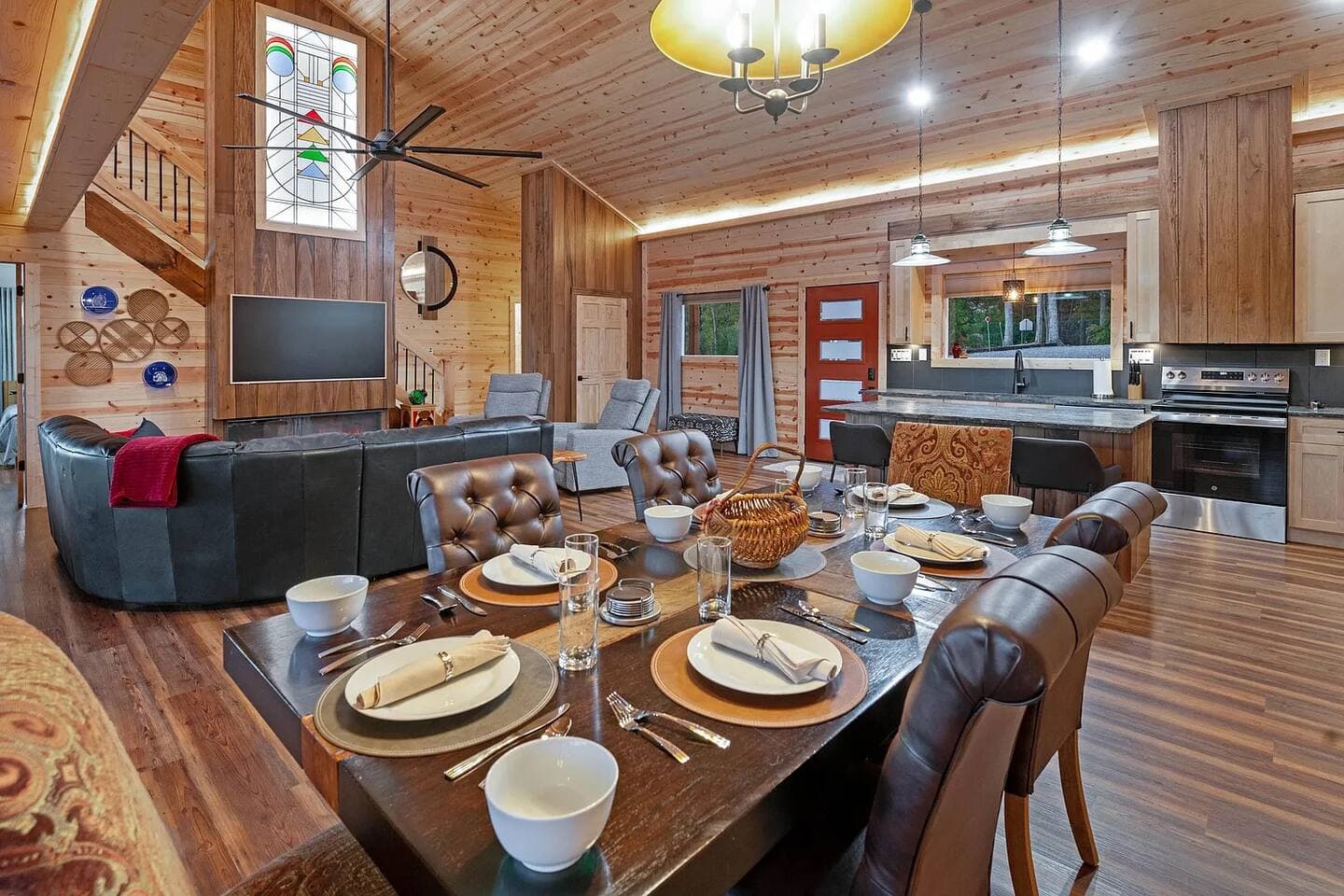 Skybox Cabin | Panoramic Gorge Views + Hot Tub — photo 35 of 100