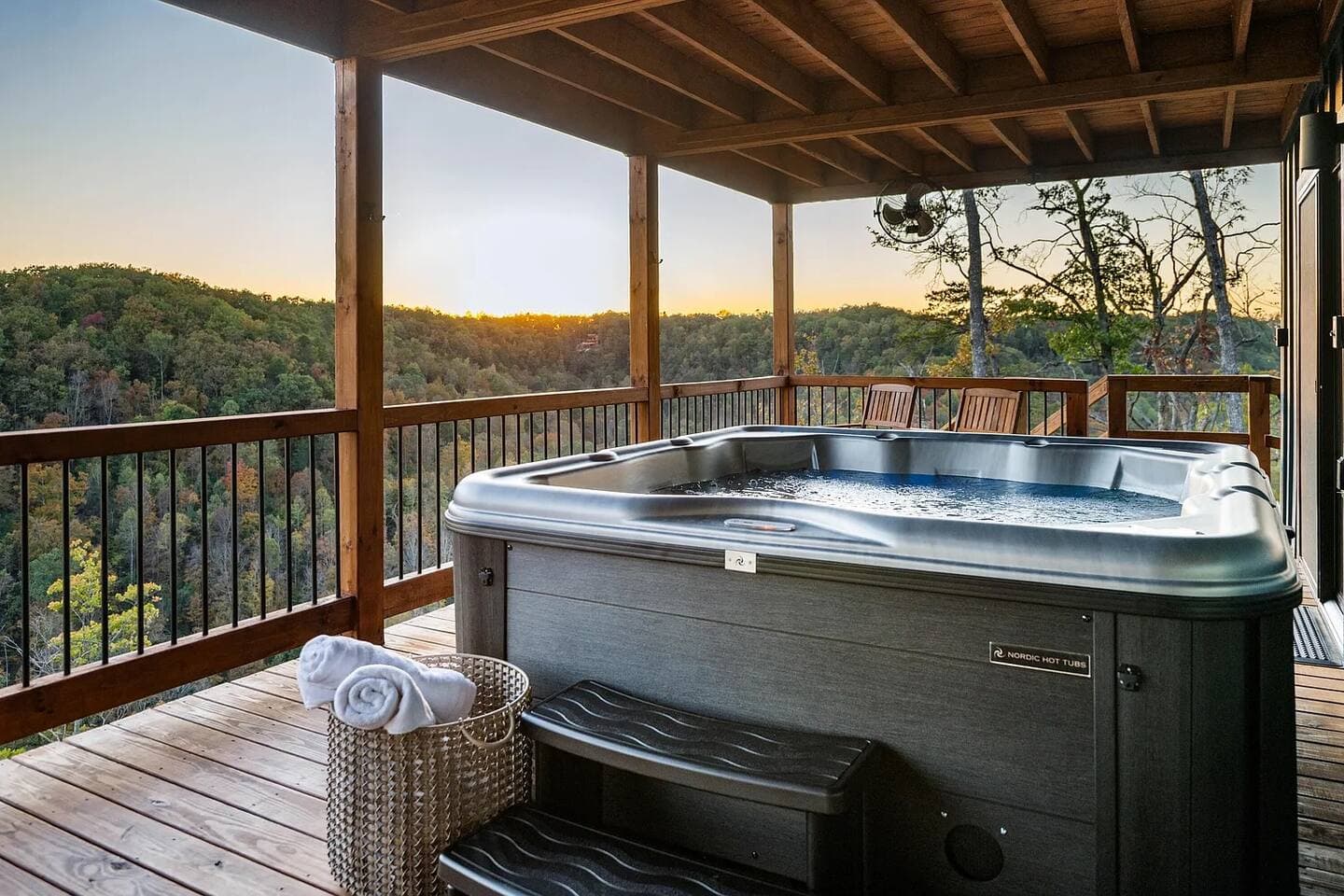 Skybox Cabin | Panoramic Gorge Views + Hot Tub — photo 2 of 100