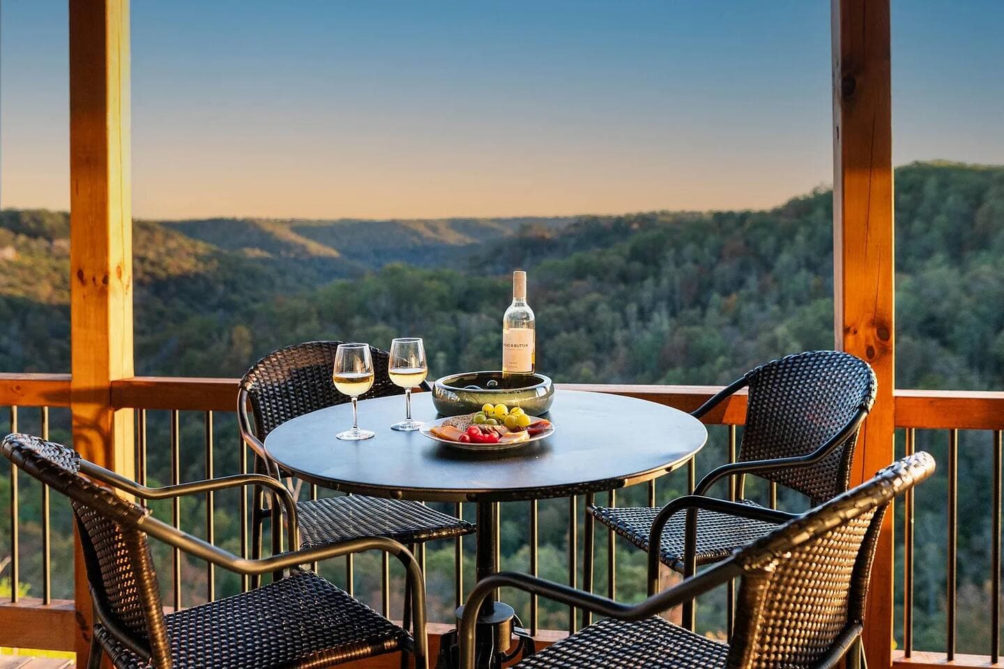 Skybox Cabin | Panoramic Gorge Views + Hot Tub — photo 66 of 100