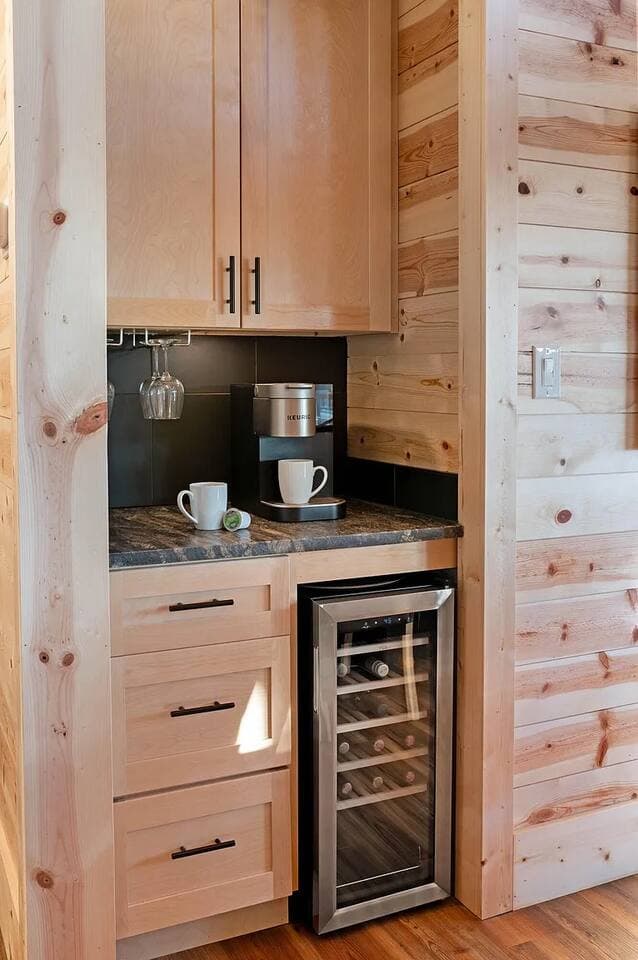 Skybox Cabin | Panoramic Gorge Views + Hot Tub — photo 11 of 100