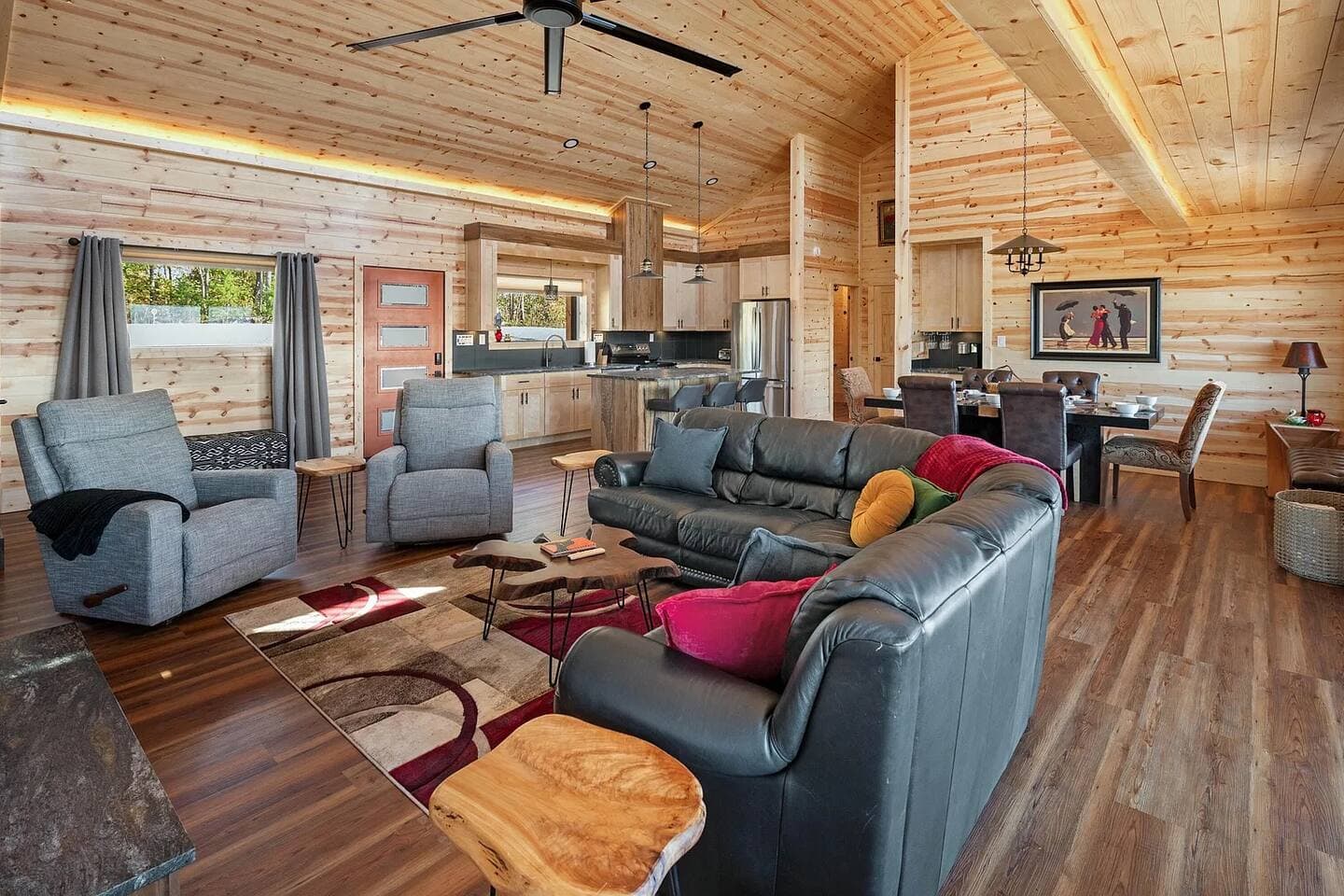 Skybox Cabin | Panoramic Gorge Views + Hot Tub — photo 97 of 100