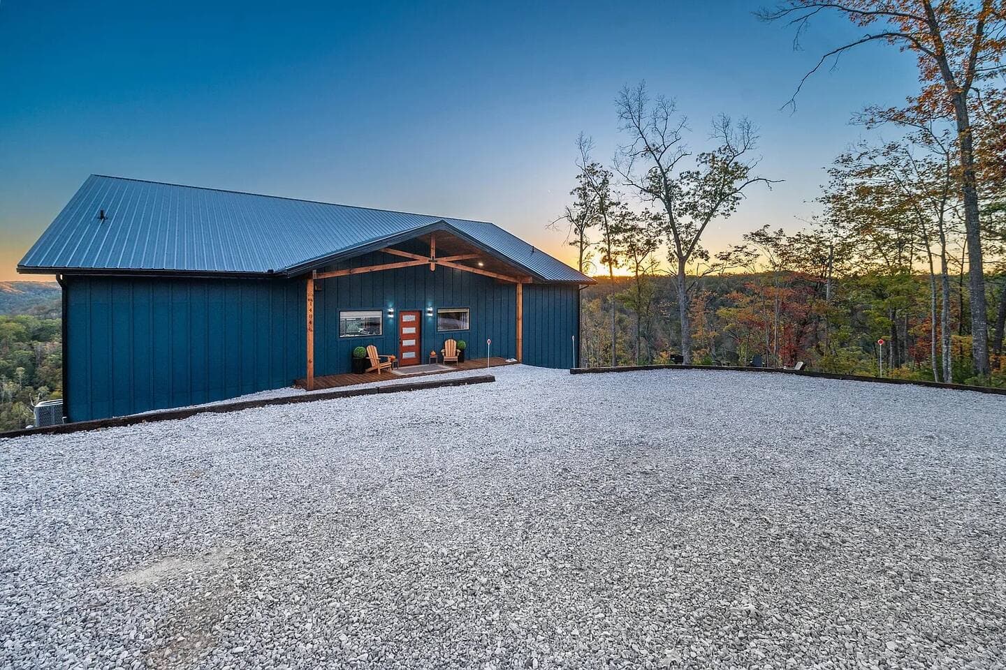 Skybox Cabin | Panoramic Gorge Views + Hot Tub — photo 26 of 100